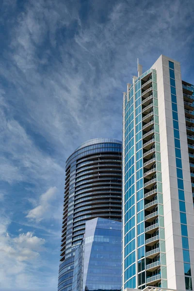 Nowoczesne Blue Glass and Steel Towers — Zdjęcie stockowe