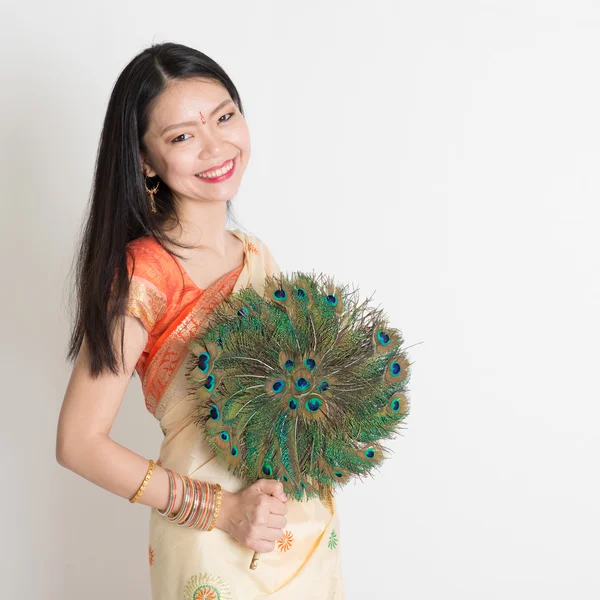 Young female with peacock feather fan in Indian sari dress — Stock Fotó