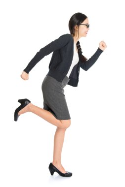 Fullbody genç Asyalı insanlar çalışan