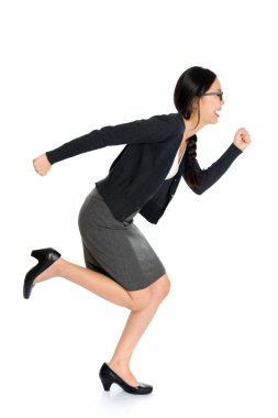 Fullbody genç Asyalı kadın çalışan