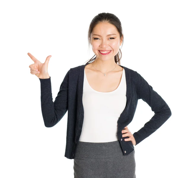Jong aziatisch vrouw wijzend — Stockfoto
