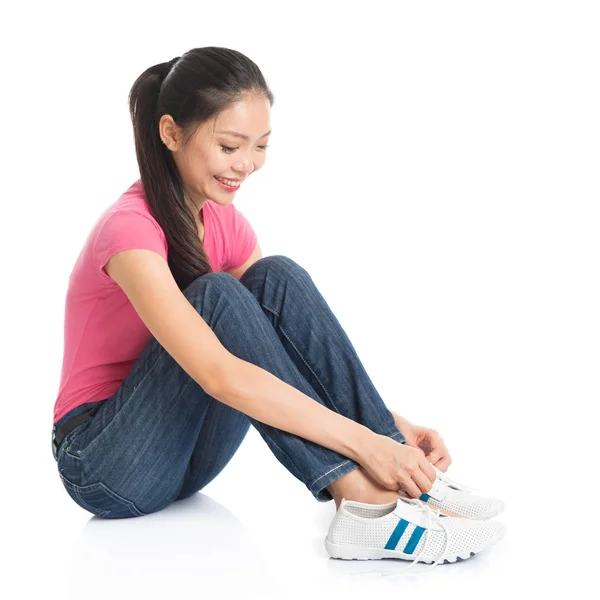 Woman wearing shoes — Stock Photo, Image