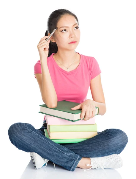 Asiática adolescente chica estudiante pensando — Foto de Stock