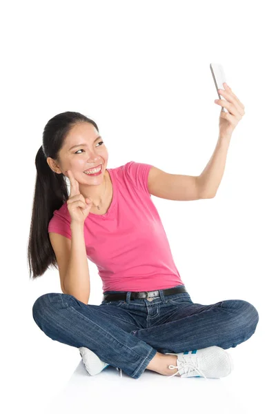 Young Asian girl taking selfie with smartphone — Stock Photo, Image