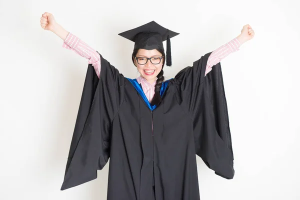 Estudante universitário braços levantados — Fotografia de Stock