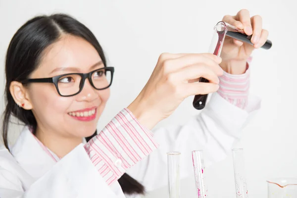 Asian female scientist carrying out scientific research — Stock Photo, Image