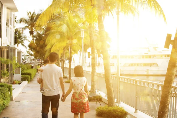 Familie hat Spaß im Urlaub — Stockfoto