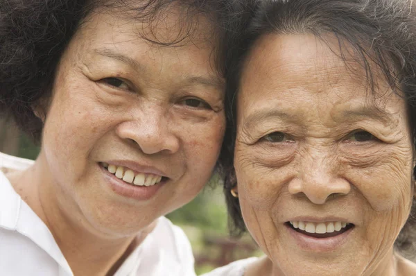 Asiatiska seniorer familj närbild ansikte — Stockfoto