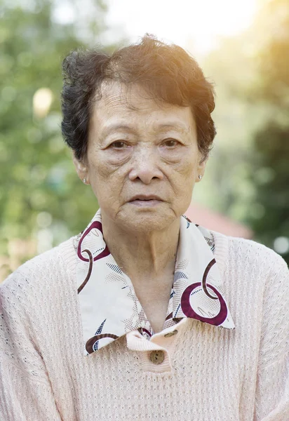 Triste asiático anciano mujer —  Fotos de Stock