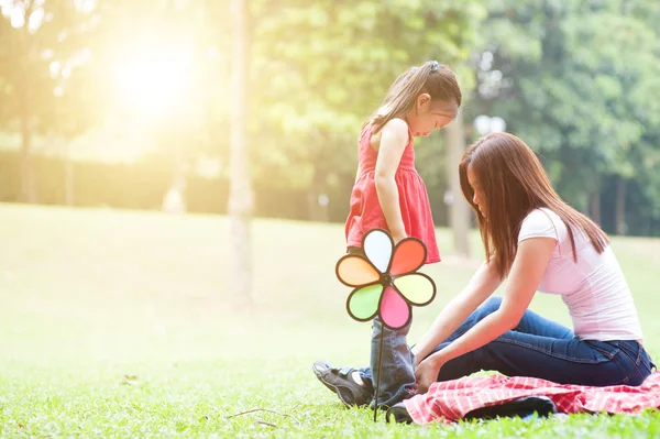 Mãe e filha. — Fotografia de Stock