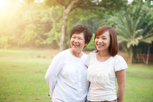 Asian elderly mother and grown daughter — Stock Photo, Image