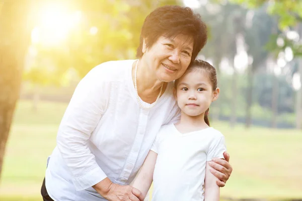 Grandmother and granddaughter portrait. — Stock Photo, Image