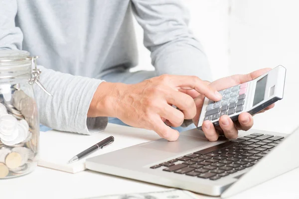 Man boekhouding doen — Stockfoto