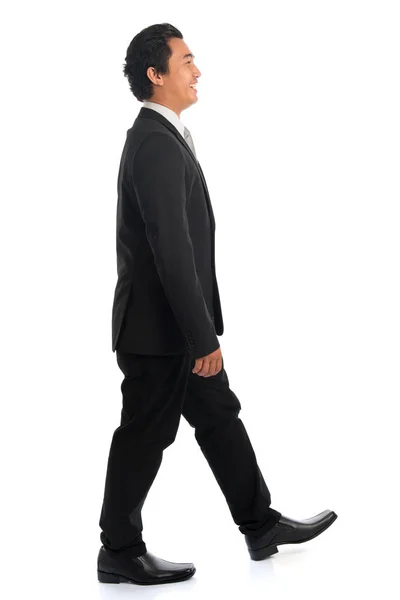 Vista laterale asiatico uomo d'affari a piedi — Foto Stock