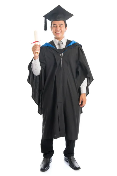 Retrato de graduación de estudiante universitario de larga duración — Foto de Stock