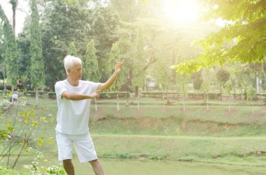 Tai chi açık üst düzey insanlar 