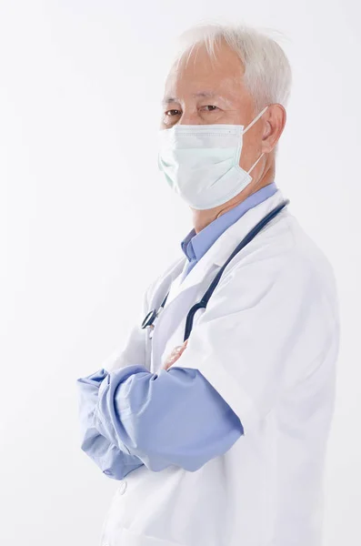 Médico asiático en máscara facial — Foto de Stock