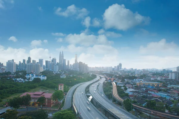 Kuala Lumpur, linha do horizonte na Malásia . — Fotografia de Stock