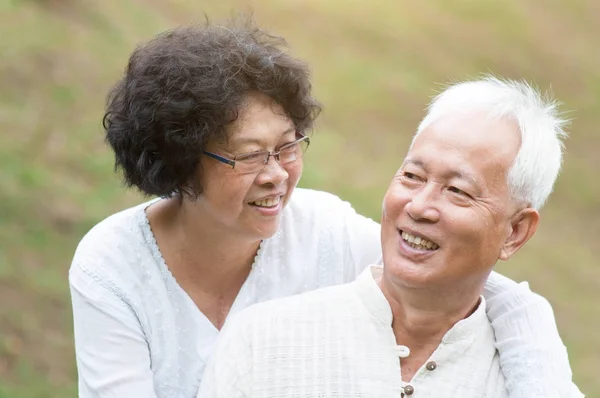 Senior Asian couple relaxing outdoor. — Stock Photo, Image