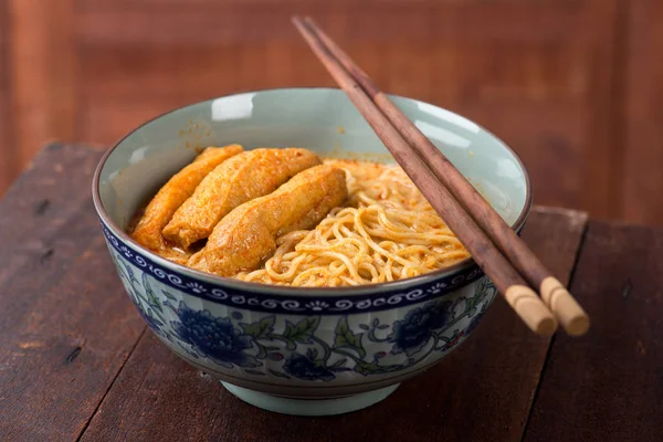Ζεστό και πικάντικο κάρυ Laksa Noodles Ασιατική κουζίνα — Φωτογραφία Αρχείου