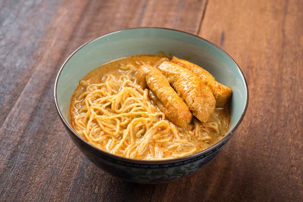 Caril picante Laksa macarrão comida asiática — Fotografia de Stock