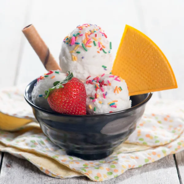 Tigela de sorvete de coco — Fotografia de Stock
