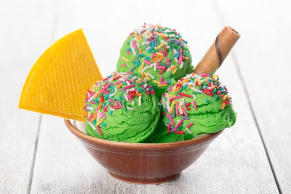 緑のアイス クリーム ボウル — ストック写真
