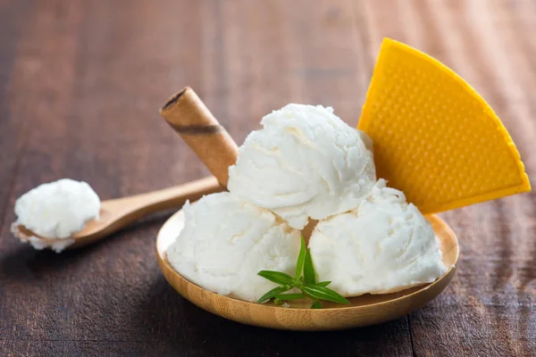 Kokosová zmrzlina deska — Stock fotografie