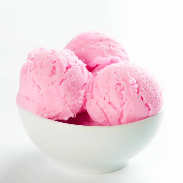 Tigela de sorvete de morango — Fotografia de Stock