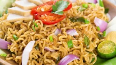 Malezya mutfağı maggi goreng mamak