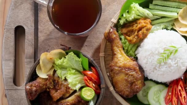 Smażony kurczak azjatycki posiłek zestaw — Wideo stockowe