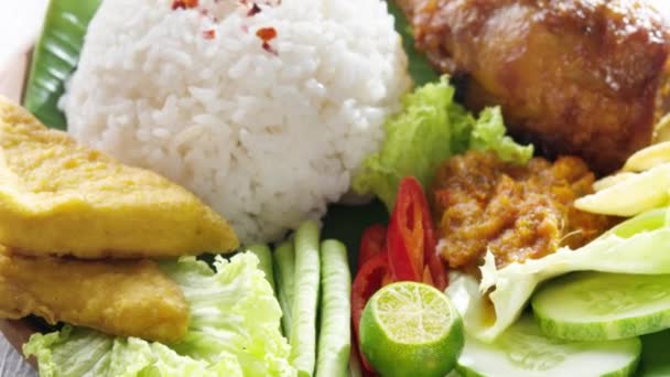 Popular Indonesian local food — Stock Video