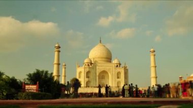 Agra, Hindistan Taj Mahal içinde turizm faaliyetinin Timelapse.