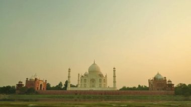 Taj mahal agra Hindistan timelapse günbatımı.