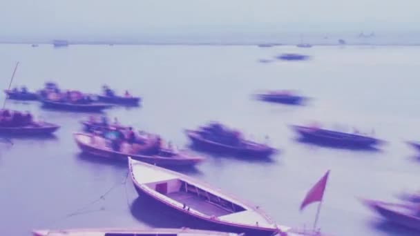 Indische Pilger Ruderboot Der Morgendämmerung Ganges River Varanasi Indien — Stockvideo