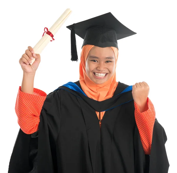 Vrouwelijke Student Afgestudeerde Jurk Staande Geïsoleerde Witte Achtergrond — Stockfoto