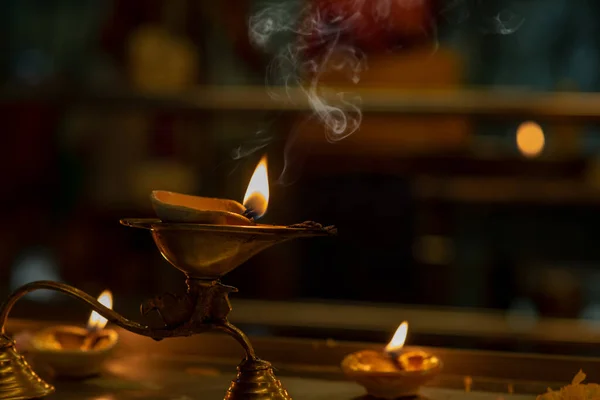 印度庙里的Diwali油灯 — 图库照片