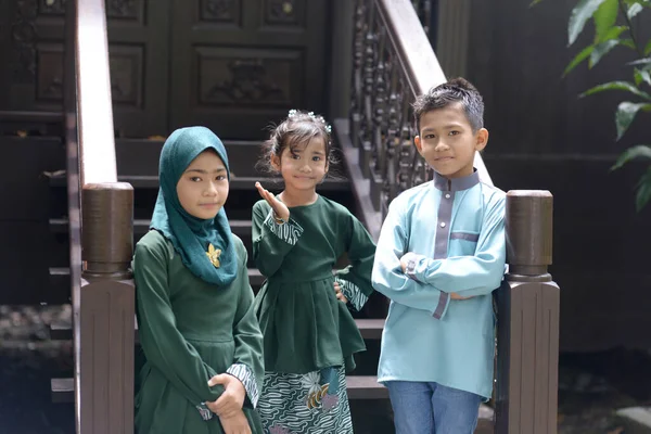 Muslimisches Kinderporträt Hari Raya Eid Fitr Konzept — Stockfoto