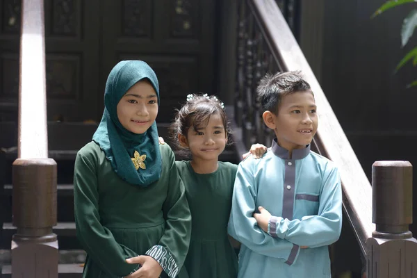 Retrato Crianças Muçulmanas Hari Raya Eid Fitr Conceito — Fotografia de Stock