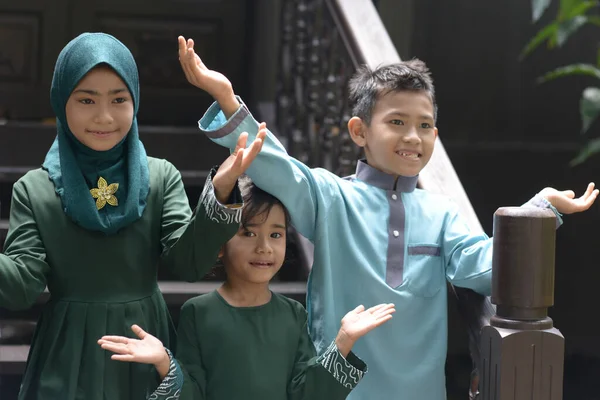 Retrato Infantil Musulmán Concepto Hari Raya Eid Fitr — Foto de Stock