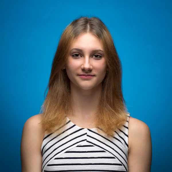 Portrait of a young 15 year old girl — Stock Photo, Image