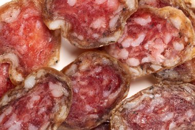 Fouette sosis izole, yakın dilimlenmiş