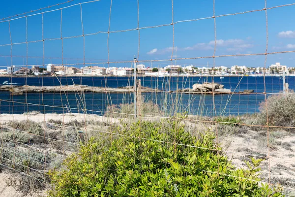 Sea view and beach through the fence — Stock Photo, Image