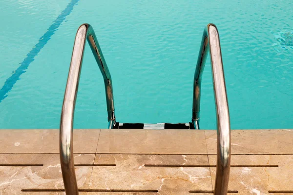 Swimming pool with stair at hotel — Stock Photo, Image