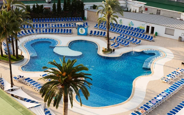 Hotel swimming pool — Stock Photo, Image