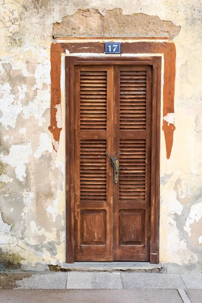 Vecchia porta in legno — Foto Stock