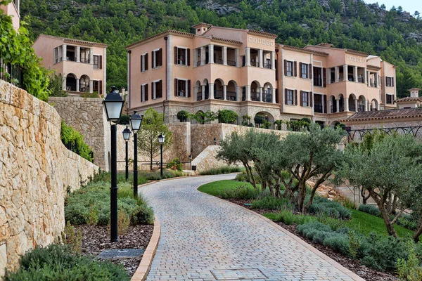昂贵的酒店在马略卡岛，西班牙立面 — 图库照片