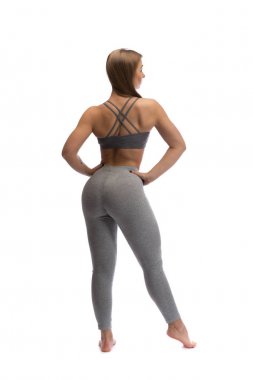 Kadın atletik spin. Bir beyaz portre