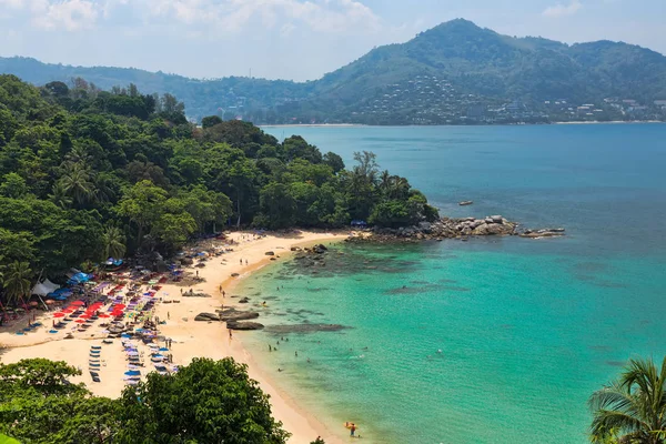 İnsanlarla Beach Üstten Görünüm — Stok fotoğraf