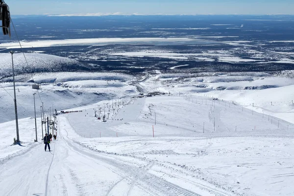 Pista da sci di montagna sulle montagne del Khibiny — Foto Stock